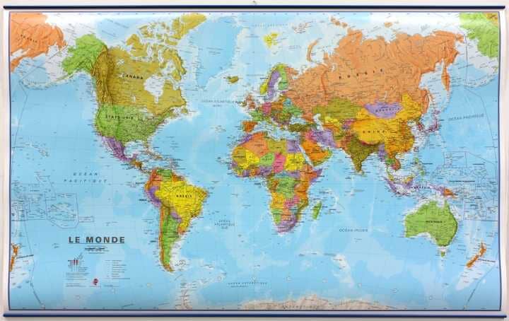 Carte murale plastifiée - Monde politique, avec lattes métalliques de maintien - 1/30M (136 x 86 cm) | Maps International carte murale roulée (en tube) Maps International