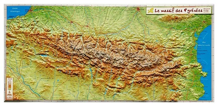 Carte en relief petit format - Le Massif des Pyrénées - 62 X 31 cm carte relief petit format Reliefs Editions 