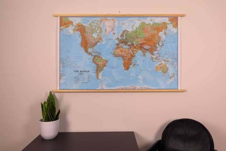 Carte murale plastifiée avec lattes de maintien en bois - Monde physique (en anglais) - 1/30M (136 x 84 cm) | Maps International carte murale hors dimensions Maps International 