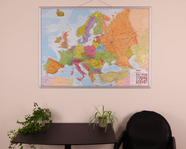 Carte murale plastifiée (en anglais) - Europe politique, avec lattes métalliques de maintien - 135 x 98 cm | Maps International carte murale roulée (en tube) Maps International 
