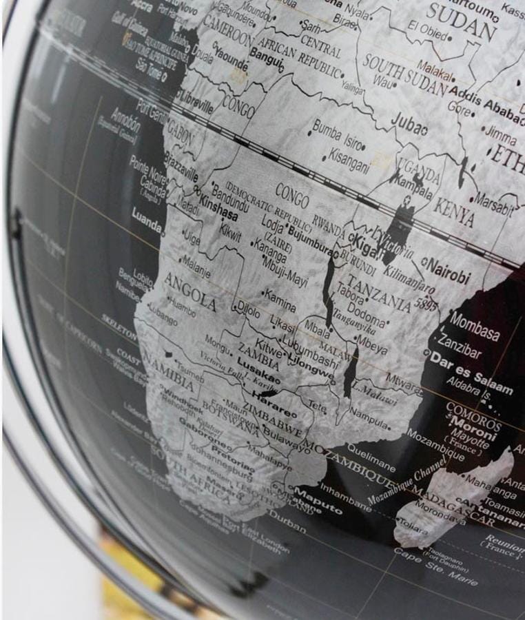 Globe sur pied de diamètre 43 cm, couleur noir et argent (en anglais) – La  Compagnie des Cartes - Le voyage et la randonnée