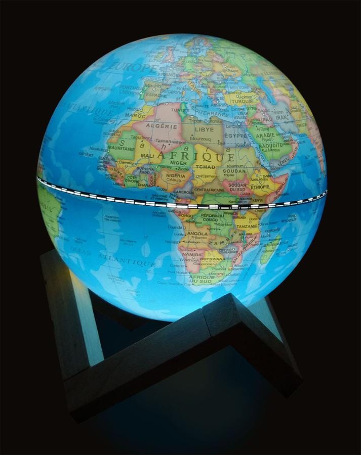 Globe terrestre lumineux de diamètre 14 cm, avec support en bois (en français) globe Cartotheque Egg 