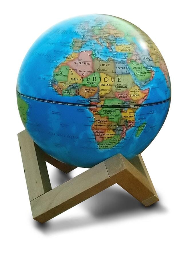 Globe terrestre lumineux de diamètre 14 cm, avec support en bois (en français) globe Cartotheque Egg 