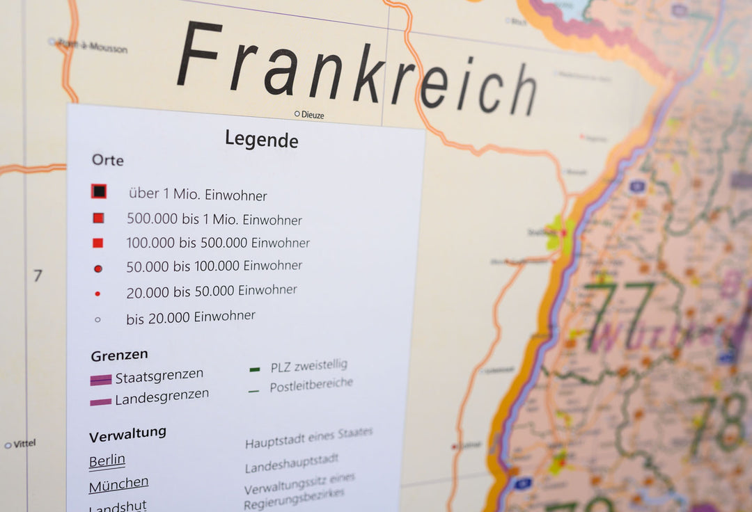 Carte murale plastifiée (en allemand) - Allemagne, avec codes postaux (100 x 140 cm) + baguettes métalliques | GeoMetro